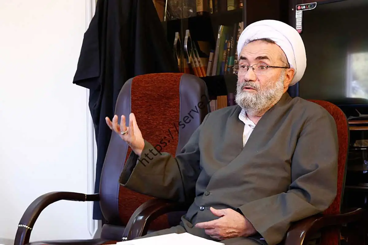 مهاجری  جریان افراطی کشور از امام خمینی انتقام می‌گیرد